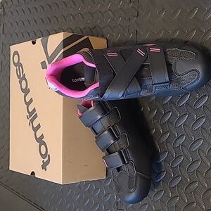 Women's Tommaso Cycling Shoes Size 42 - Black and Pink